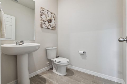 Townhouse in Casselberry, Florida 3 bedrooms, 167.87 sq.m. № 2200119 - photo 25