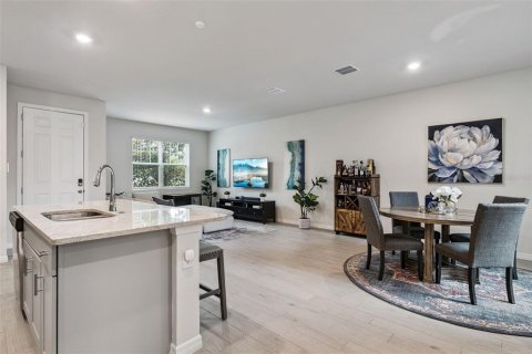 Townhouse in Casselberry, Florida 3 bedrooms, 167.87 sq.m. № 2200119 - photo 17