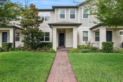 Townhouse in Casselberry, Florida 3 bedrooms, 167.87 sq.m. № 2200119 - photo 2