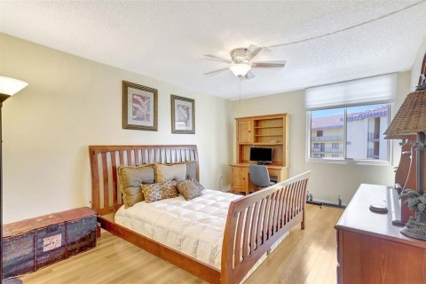 Купить кондоминиум в Клируотер, Флорида 5 комнат, 125.42м2, № 1882727 - фото 8