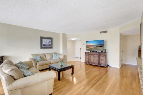 Купить кондоминиум в Клируотер, Флорида 5 комнат, 125.42м2, № 1882727 - фото 19