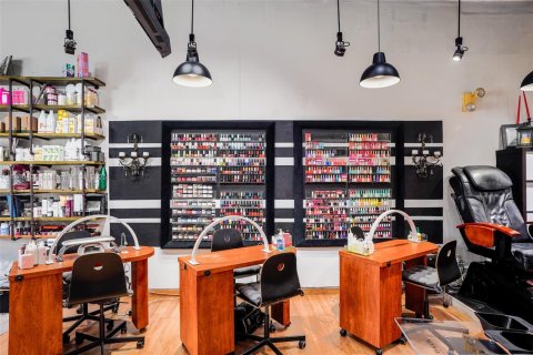 Commercial property in Pembroke Pines, Florida № 1981617 - photo 12