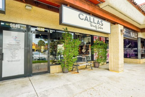 Commercial property in Pembroke Pines, Florida № 1981617 - photo 14