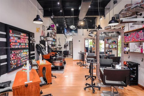 Commercial property in Pembroke Pines, Florida № 1981617 - photo 11