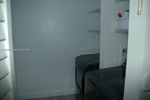 Купить кондоминиум в Лодерхилл, Флорида 3 спальни, 126.72м2, № 1968271 - фото 18