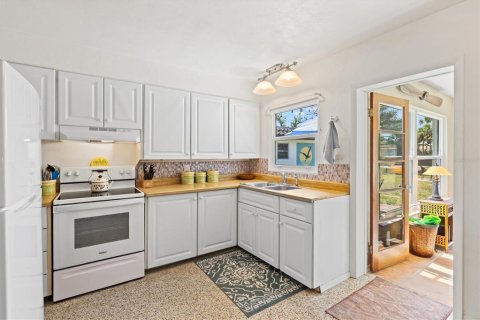 House in Venice, Florida 3 bedrooms, 151.99 sq.m. № 1750067 - photo 13