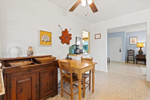 House in Venice, Florida 3 bedrooms, 151.99 sq.m. № 1750067 - photo 12