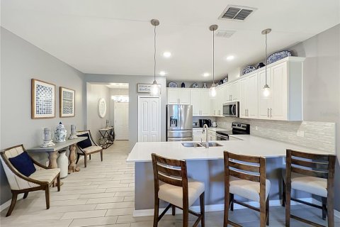 Townhouse in Clermont, Florida 3 bedrooms, 164.62 sq.m. № 2321379 - photo 10
