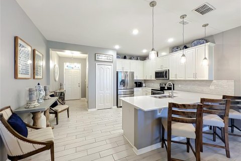 Townhouse in Clermont, Florida 3 bedrooms, 164.62 sq.m. № 2321379 - photo 9