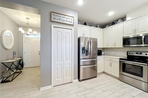 Townhouse in Clermont, Florida 3 bedrooms, 164.62 sq.m. № 2321379 - photo 12