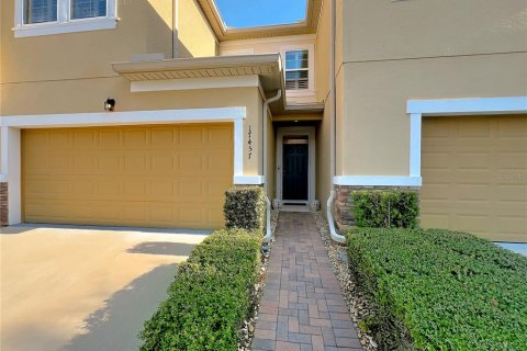 Townhouse in Clermont, Florida 3 bedrooms, 164.62 sq.m. № 2321379 - photo 4