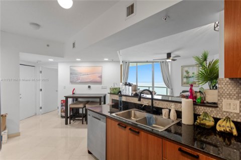 Copropriété à vendre à Sunny Isles Beach, Floride: 2 chambres, 117.61 m2 № 2037887 - photo 12