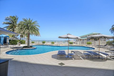 Copropriété à vendre à Sunny Isles Beach, Floride: 2 chambres, 117.61 m2 № 2037887 - photo 11