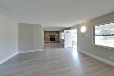 Villa ou maison à louer à Orlando, Floride: 2 chambres, 121.24 m2 № 2324796 - photo 2
