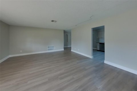 Villa ou maison à louer à Orlando, Floride: 2 chambres, 121.24 m2 № 2324796 - photo 3