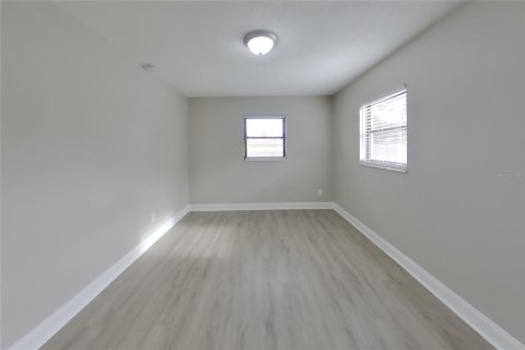 Villa ou maison à louer à Orlando, Floride: 2 chambres, 121.24 m2 № 2324796 - photo 12