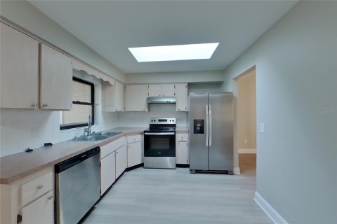 Villa ou maison à louer à Orlando, Floride: 2 chambres, 121.24 m2 № 2324796 - photo 7