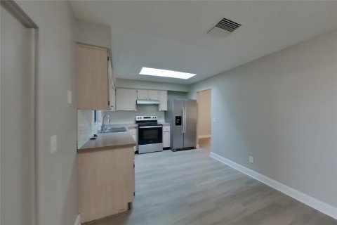 Villa ou maison à louer à Orlando, Floride: 2 chambres, 121.24 m2 № 2324796 - photo 6