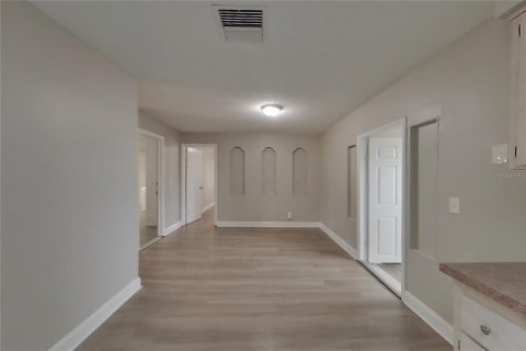Villa ou maison à louer à Orlando, Floride: 2 chambres, 121.24 m2 № 2324796 - photo 4