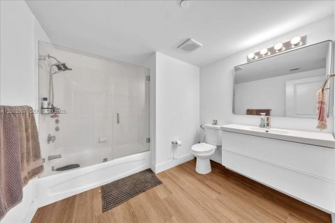 Condo in Miami, Florida, 2 bedrooms  № 2265904 - photo 21