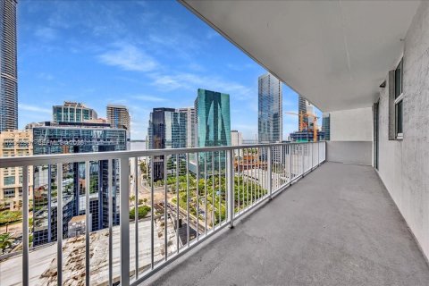 Condo in Miami, Florida, 2 bedrooms  № 2265904 - photo 26