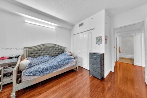Condo in Miami, Florida, 2 bedrooms  № 2265904 - photo 23