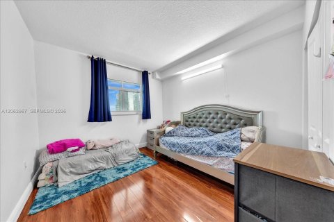 Condo in Miami, Florida, 2 bedrooms  № 2265904 - photo 22
