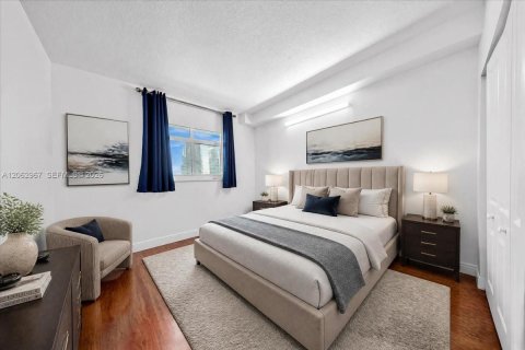 Condo in Miami, Florida, 2 bedrooms  № 2265904 - photo 17