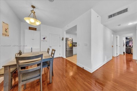 Condo in Miami, Florida, 2 bedrooms  № 2265904 - photo 12
