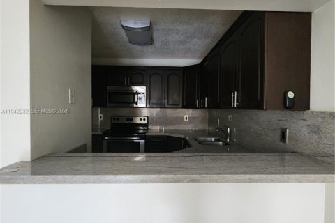 Copropriété à louer à Hialeah, Floride: 2 chambres, 91.04 m2 № 1999923 - photo 8