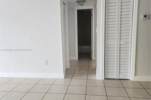 Copropriété à louer à Hialeah, Floride: 2 chambres, 91.04 m2 № 1999923 - photo 19