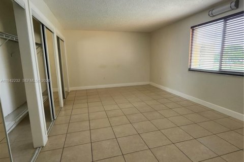 Copropriété à louer à Hialeah, Floride: 2 chambres, 91.04 m2 № 1999923 - photo 15