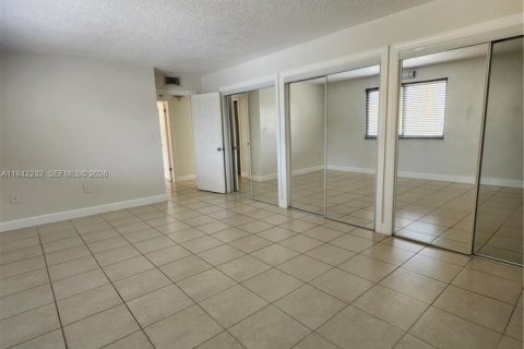 Copropriété à louer à Hialeah, Floride: 2 chambres, 91.04 m2 № 1999923 - photo 17