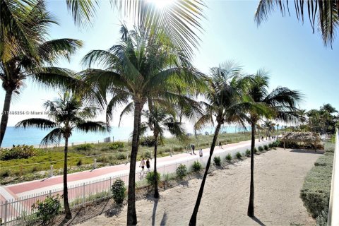 Condo in Miami Beach, Florida, 2 bedrooms № 2038278 - photo 28