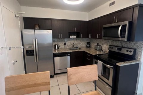 Condo in Miami Beach, Florida, 2 bedrooms № 2038278 - photo 7