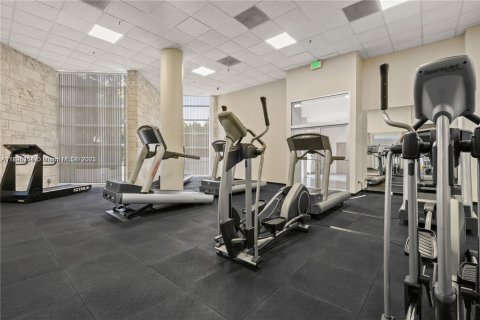 Condo in Miami Beach, Florida, 2 bedrooms № 2038278 - photo 19