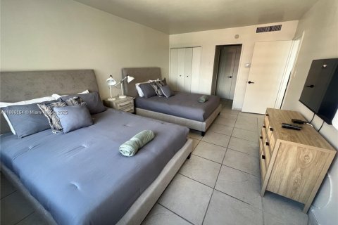 Condo in Miami Beach, Florida, 2 bedrooms № 2038278 - photo 15