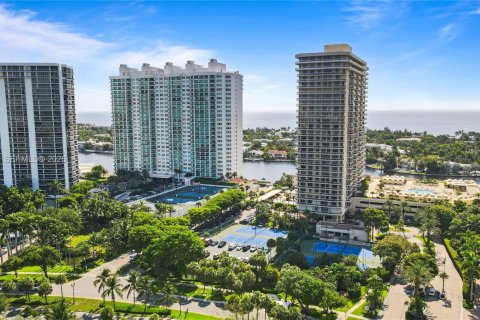 Condo in Aventura, Florida, 2 bedrooms № 2089497 - photo 16
