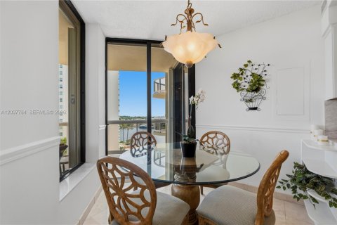 Condo in Aventura, Florida, 2 bedrooms № 2089497 - photo 6