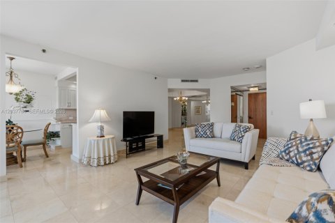 Condo in Aventura, Florida, 2 bedrooms № 2089497 - photo 17