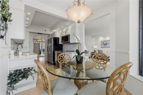 Condo in Aventura, Florida, 2 bedrooms № 2089497 - photo 21