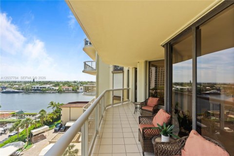 Condo in Aventura, Florida, 2 bedrooms № 2089497 - photo 7
