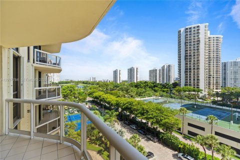 Condo in Aventura, Florida, 2 bedrooms № 2089497 - photo 30