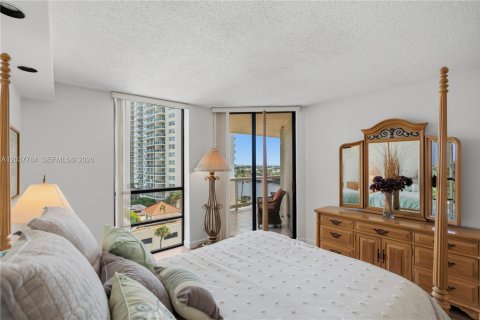 Condo in Aventura, Florida, 2 bedrooms № 2089497 - photo 9