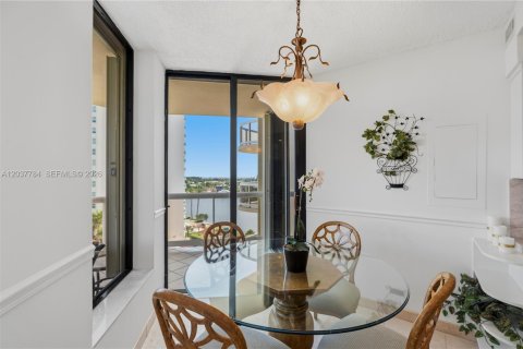 Condo in Aventura, Florida, 2 bedrooms № 2089497 - photo 23