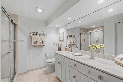 Condo in Aventura, Florida, 2 bedrooms № 2089497 - photo 12