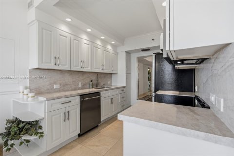 Condo in Aventura, Florida, 2 bedrooms № 2089497 - photo 22