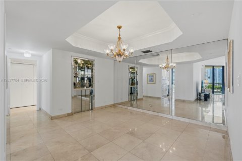 Condo in Aventura, Florida, 2 bedrooms № 2089497 - photo 25