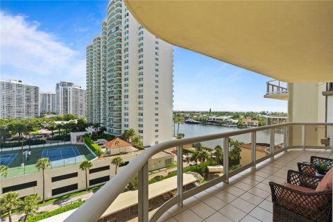 Condo in Aventura, Florida, 2 bedrooms № 2089497 - photo 28
