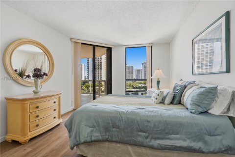 Condo in Aventura, Florida, 2 bedrooms № 2089497 - photo 11